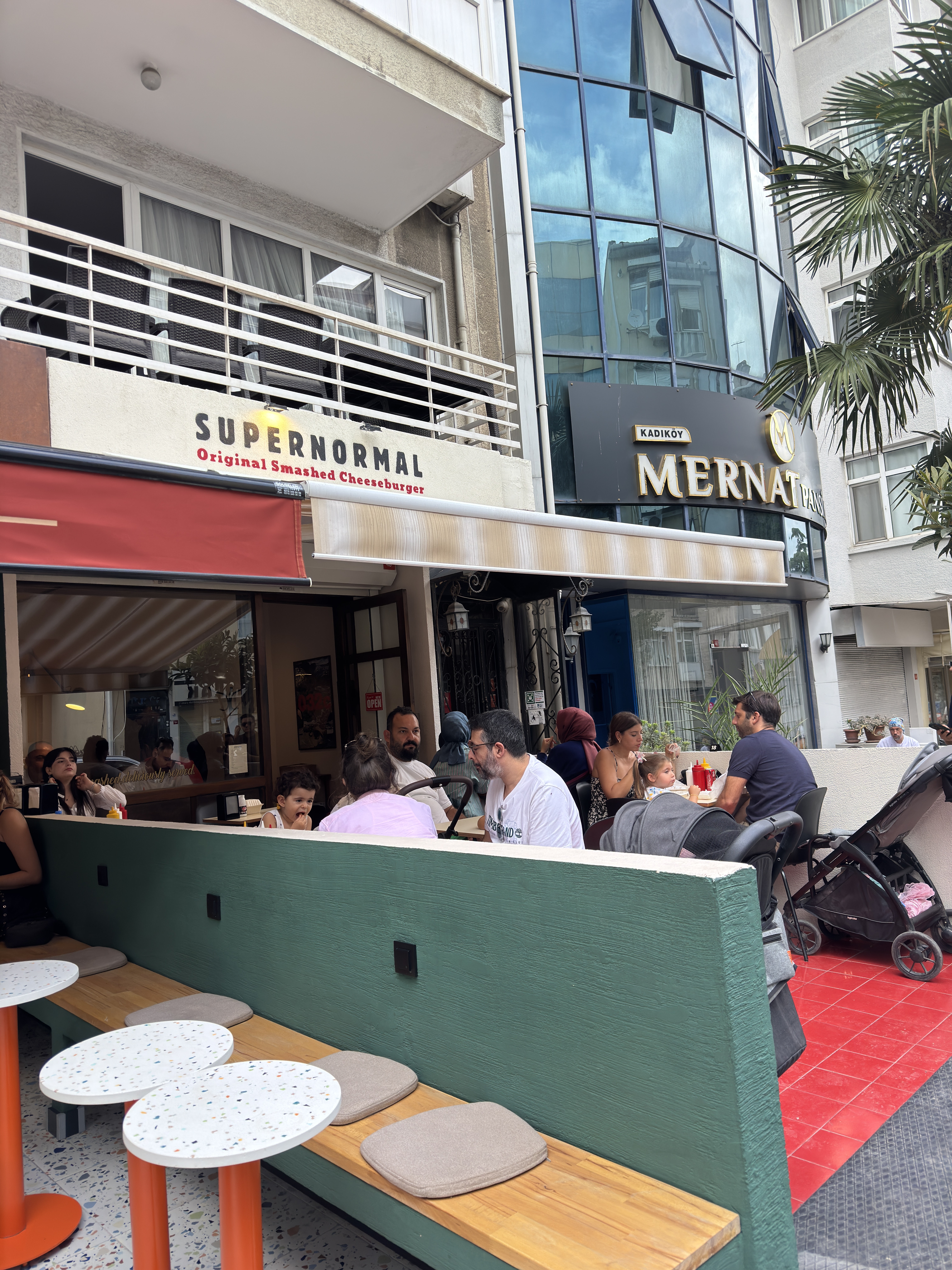 Supernormal Burger Moda
