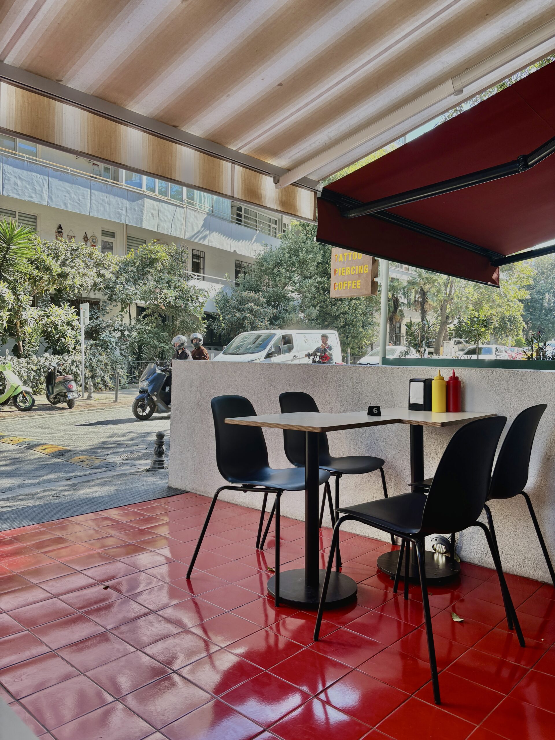 Supernormal Burger Moda