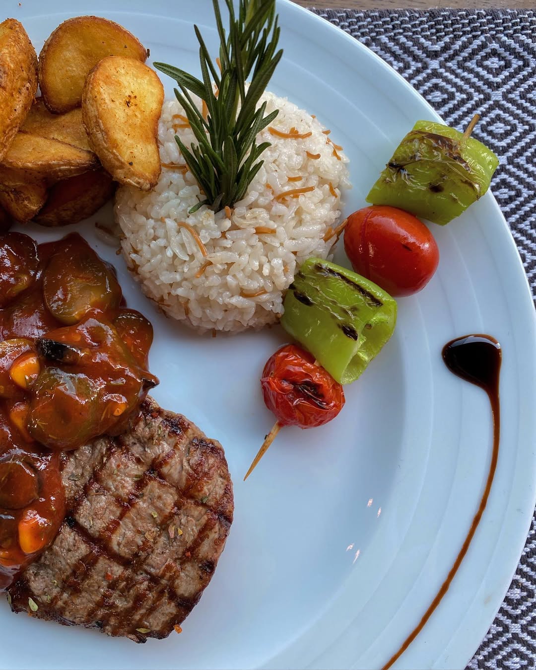 Mivan Restaurant & Cafe
