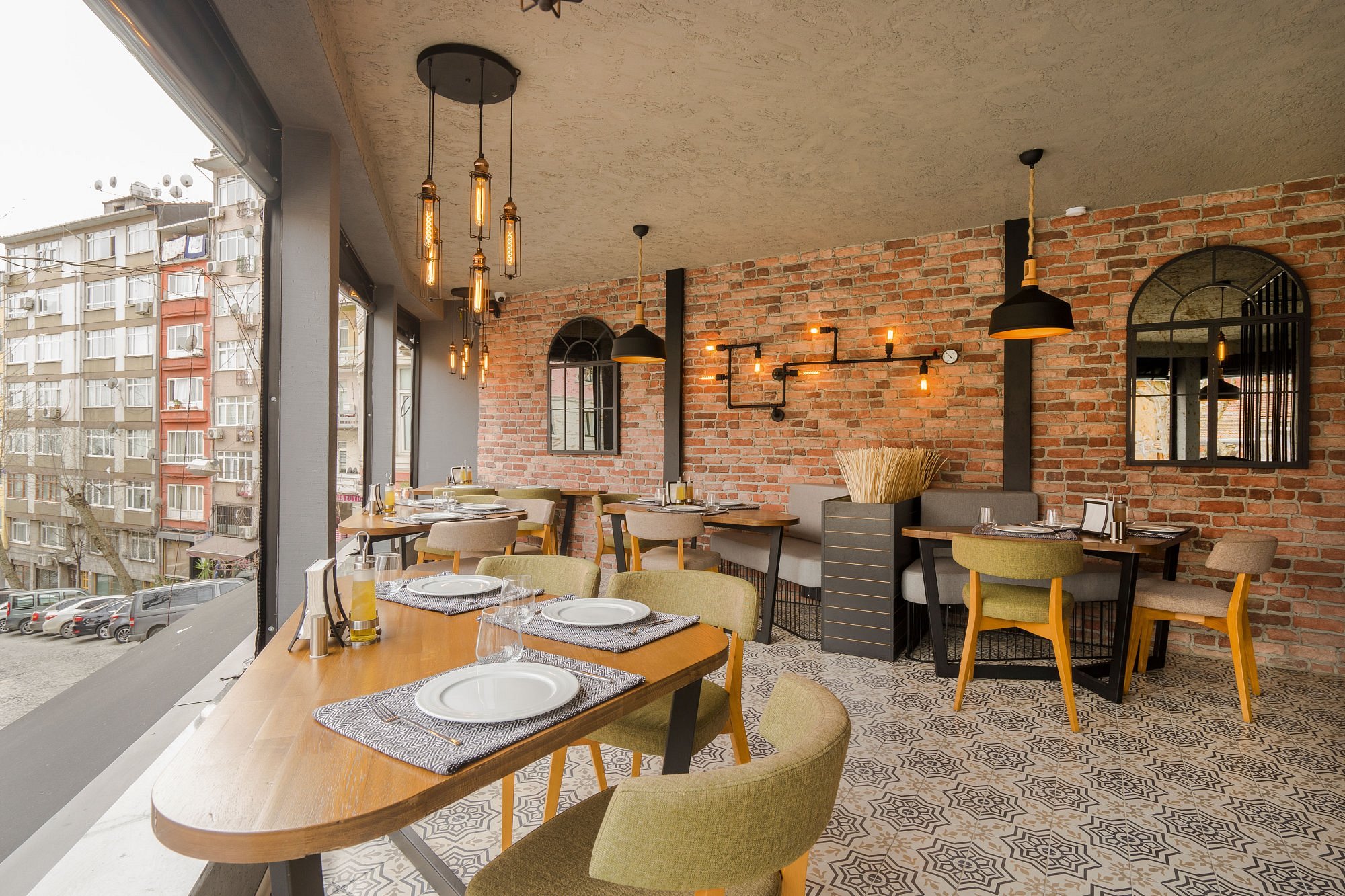 Mivan Restaurant & Cafe