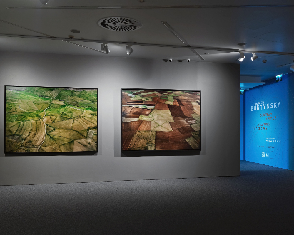 Edward Burtynsky: Shifting Topography