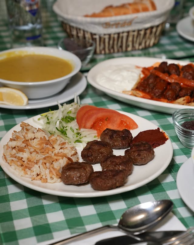 Tarihi Önder Köftecisi